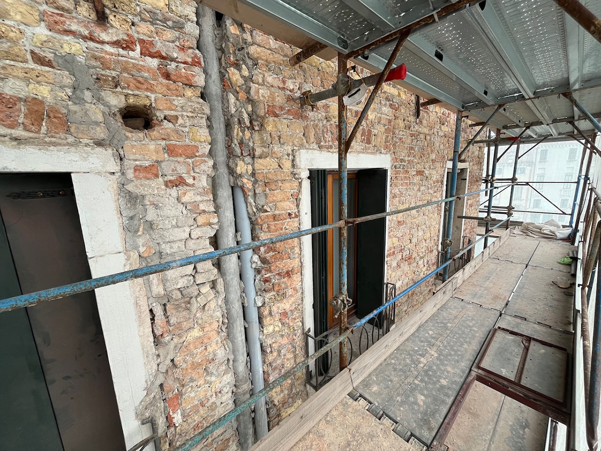 Restauro Ca' Dandolo Priuli Bon - Intonaci della facciata prima dell'intervento